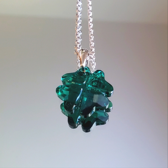 Swarovski Lucky Clover Emerald Green Pendant Necklace - Picture 1 of 6